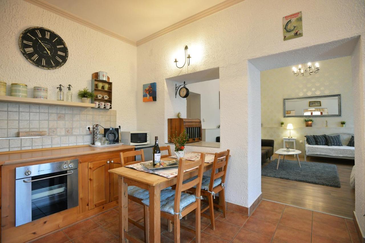 Janicsar Garden Apartman Еґер Екстер'єр фото