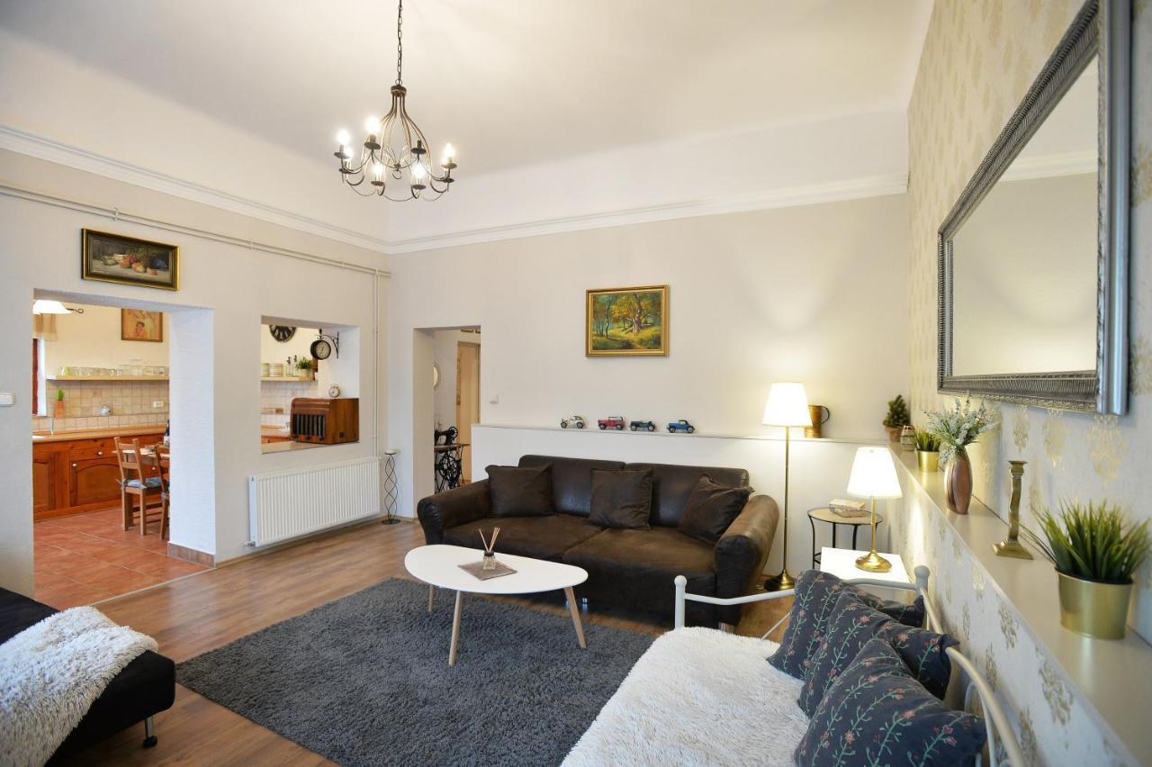 Janicsar Garden Apartman Еґер Екстер'єр фото