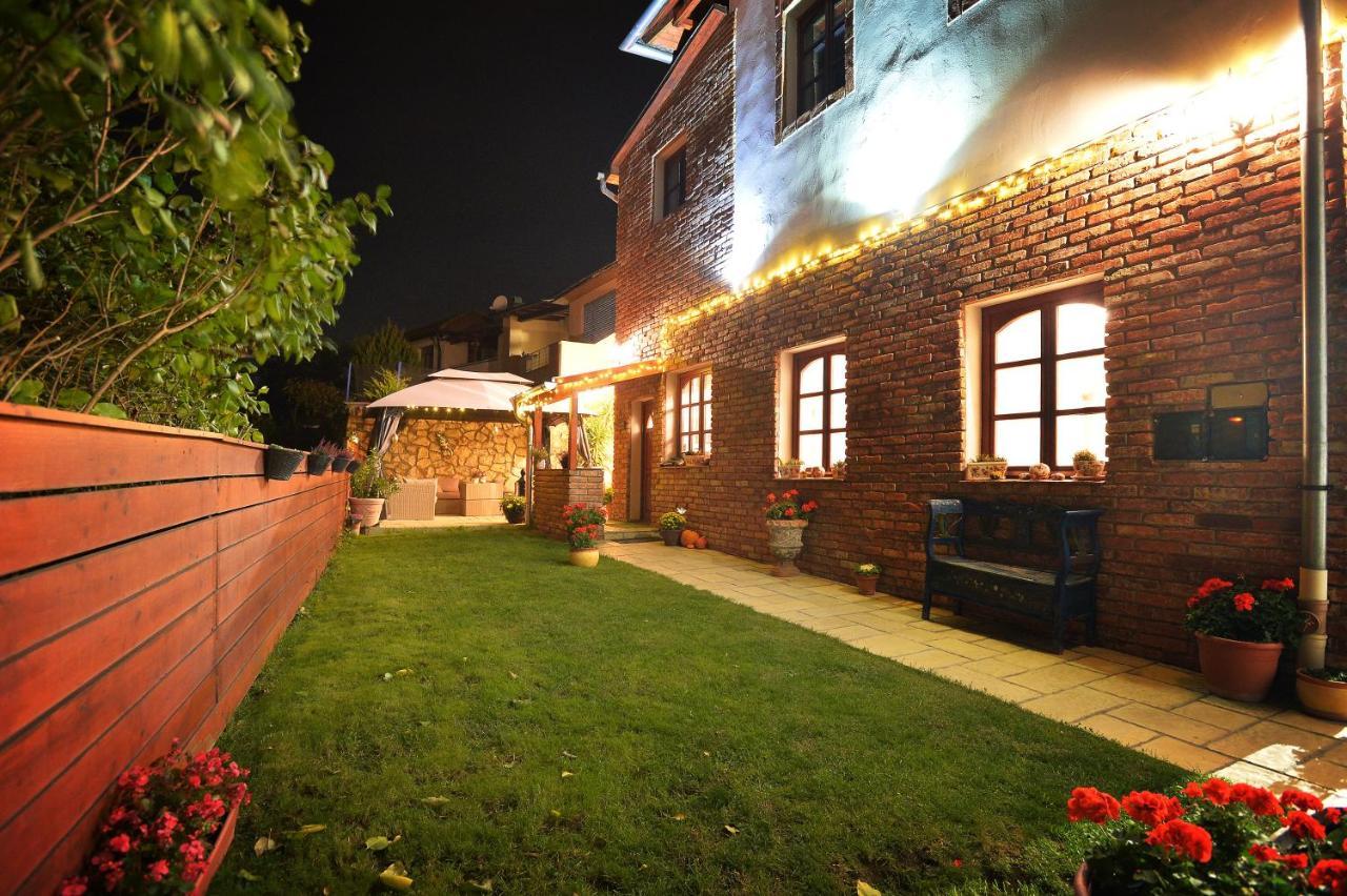 Janicsar Garden Apartman Еґер Екстер'єр фото