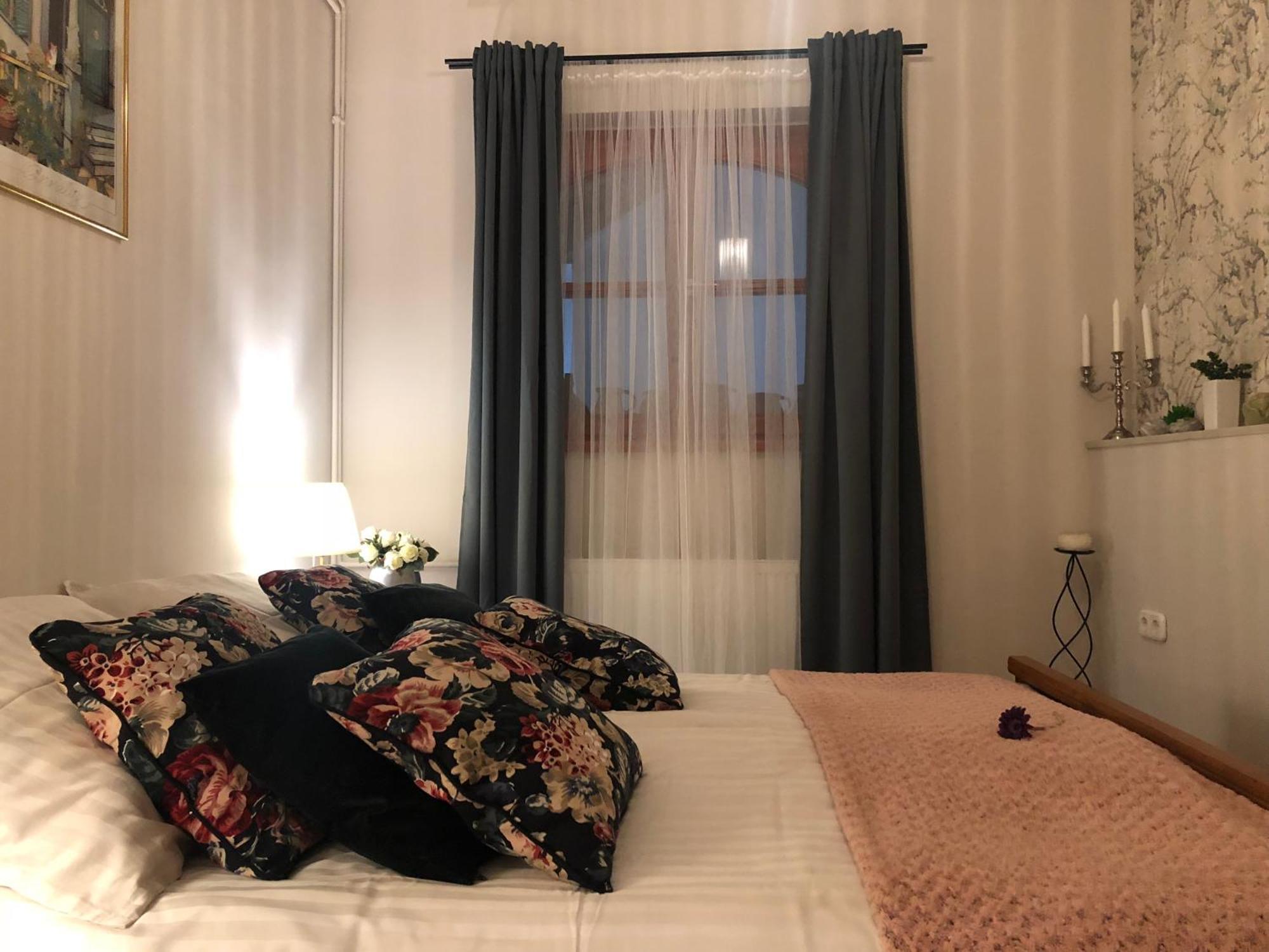 Janicsar Garden Apartman Еґер Екстер'єр фото
