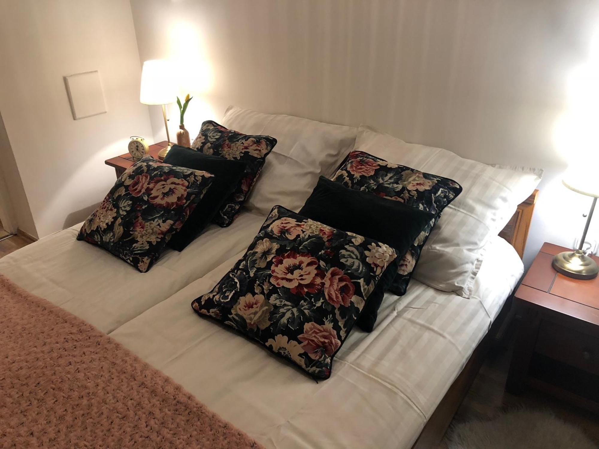 Janicsar Garden Apartman Еґер Екстер'єр фото