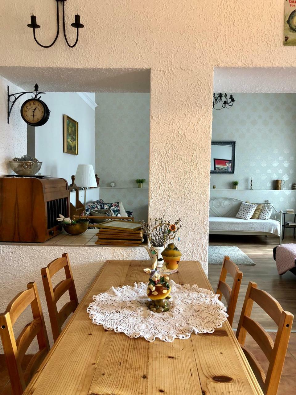 Janicsar Garden Apartman Еґер Екстер'єр фото