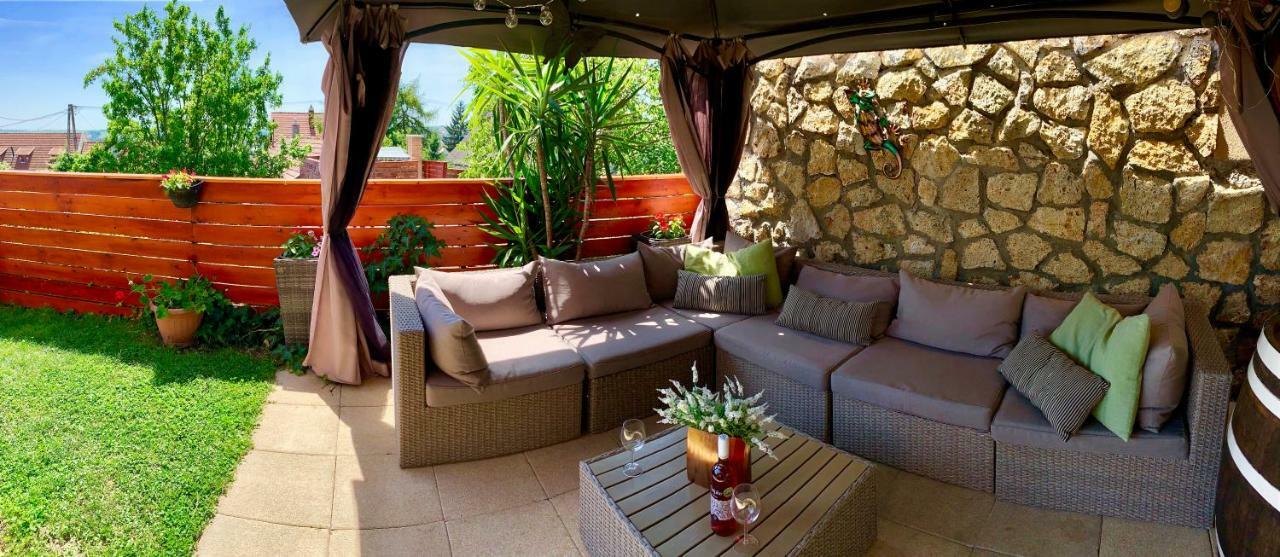 Janicsar Garden Apartman Еґер Екстер'єр фото